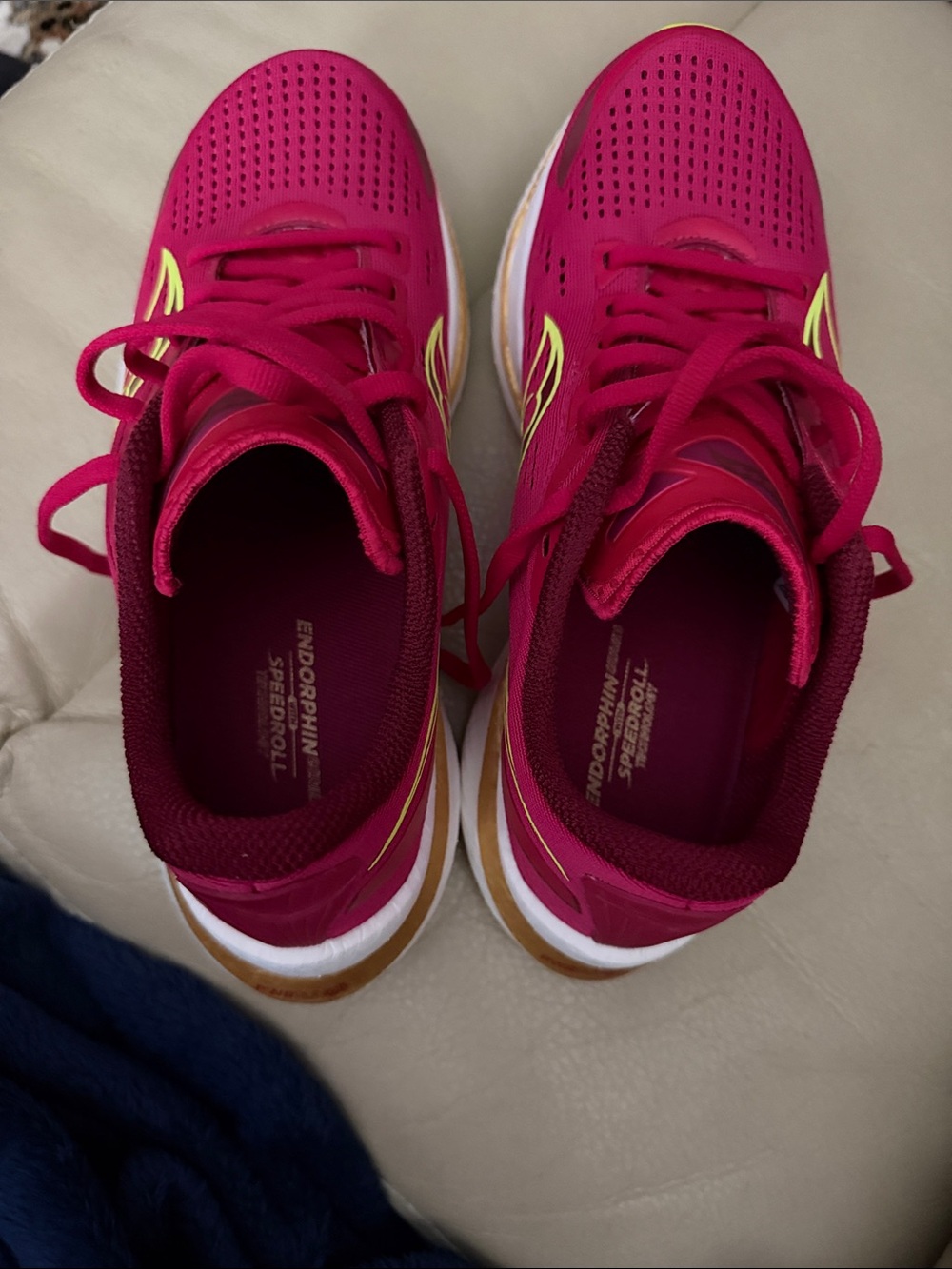 Saucony Women’s Bright Magenta Running Shoes with Neon Yellow Accents, size 8